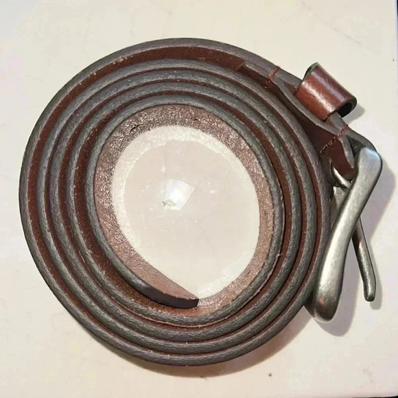 Levi’s Men’s Distressed Brown Leather Belt Brushed Silver Tone Buckle XL 42-44 - Picture 3 of 12